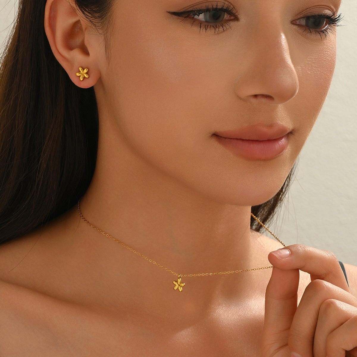 Lxalry 18K Gold Floral Jewelry Set | Necklace & Stud Earrings